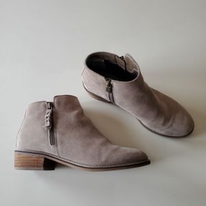 Blondo beige ankle booties